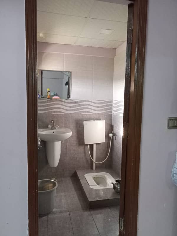 three bed dd grey skyline leased apartment for sale in johar 5