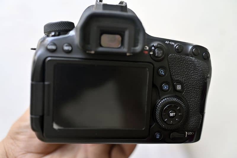 6D Mark ii 11