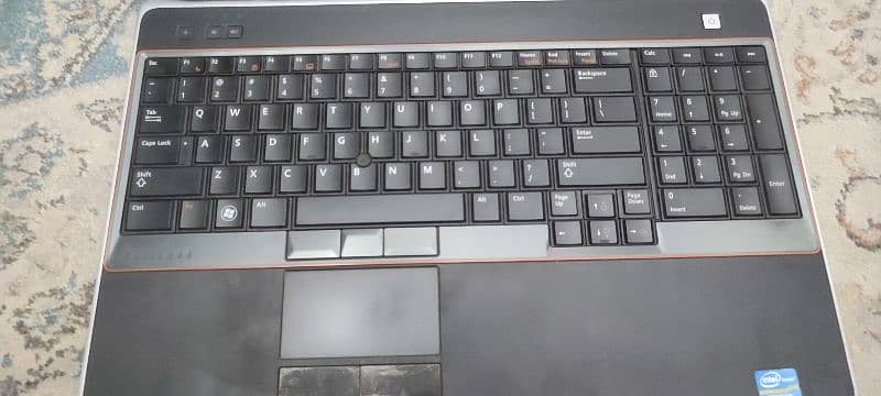 Dell Latitude E6520 with Charger 0