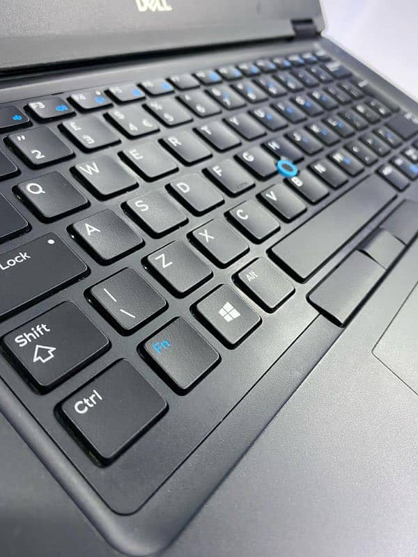 DELL Core i5-8th Generation ( 14.6” Screen)(8/256gb) 9