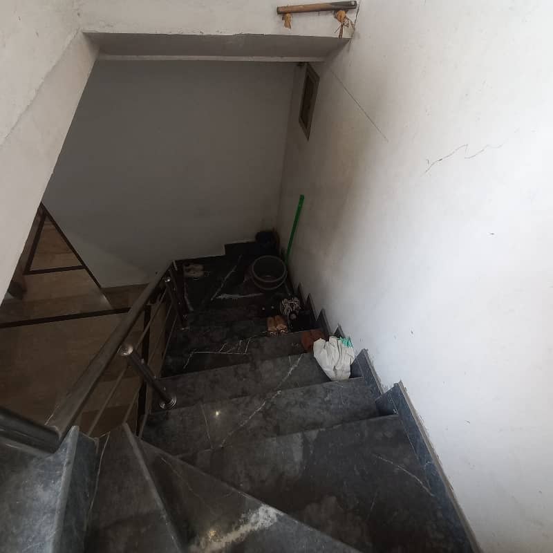 Dubai Real Estate Offer 2.75 Marla Half Triple Storey Owner Build House For Sale 8