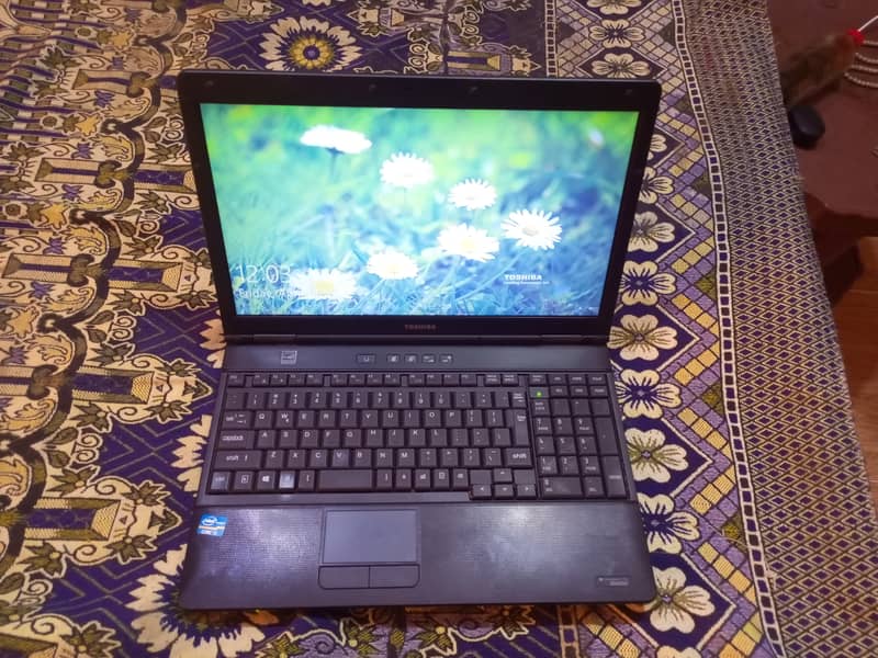 Toshiba satellite Core2dou 4gb ram and 128gb ssd 0