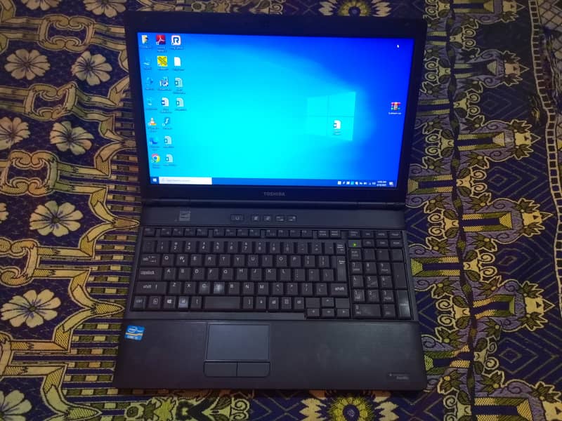 Toshiba satellite Core2dou 4gb ram and 128gb ssd 3