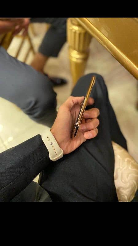 IPHONE XS GOLD COLOR 64 GB NON PTA 2