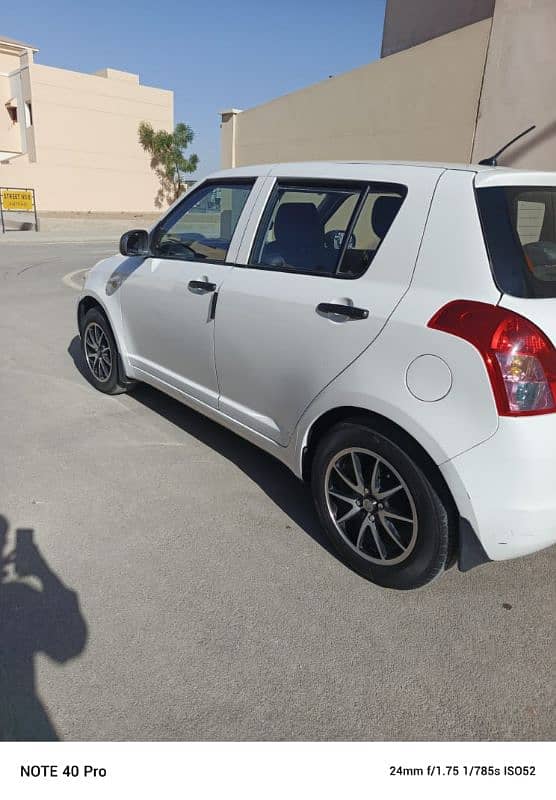 Suzuki Swift 2012 in mint condition. . ! 1