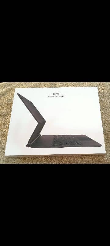 iPad Magic KeyBoard compatible with iPad Pro 12.9" 3rd, 4th & 5th Gen 7
