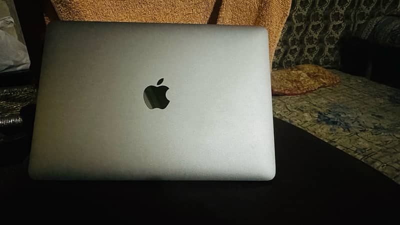 READ ADD MACBOOK 2015 M PROCESSOR 8/512gb 12 inch Display HANGE  ISSUE 5