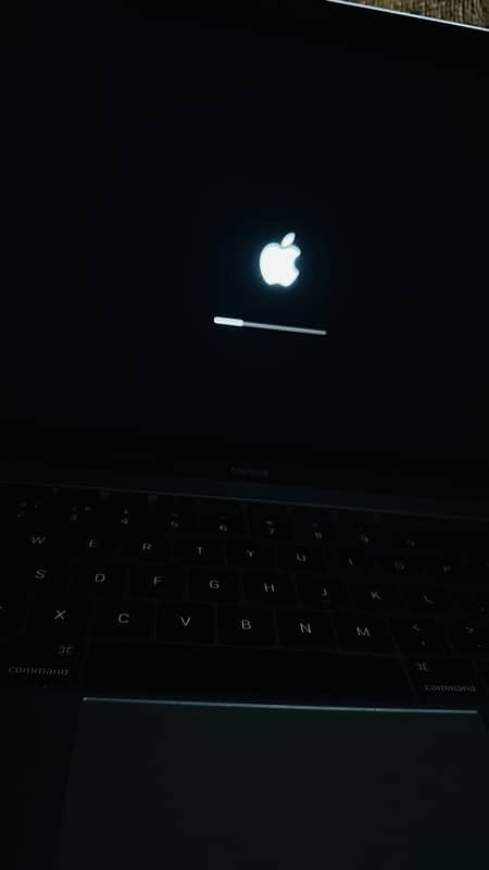 READ ADD MACBOOK 2015 M PROCESSOR 8/512gb 12 inch Display HANGE  ISSUE 6