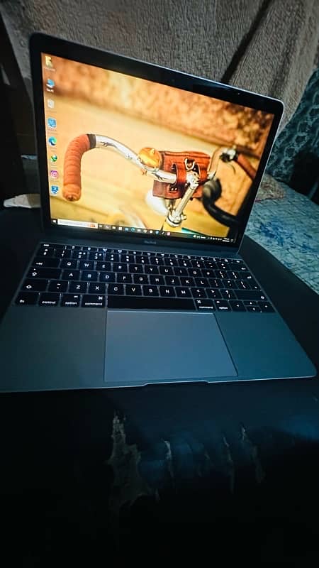 READ ADD MACBOOK 2015 M PROCESSOR 8/512gb 12 inch Display HANGE  ISSUE 10