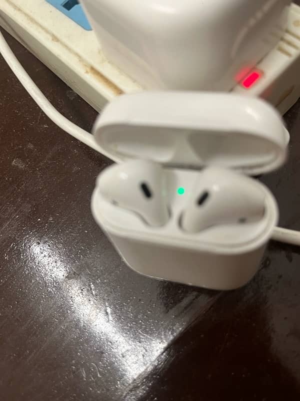 Apple AirPods 2nd generation 1