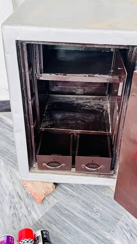 Iron Locker / Safe for Cash & Documents 4
