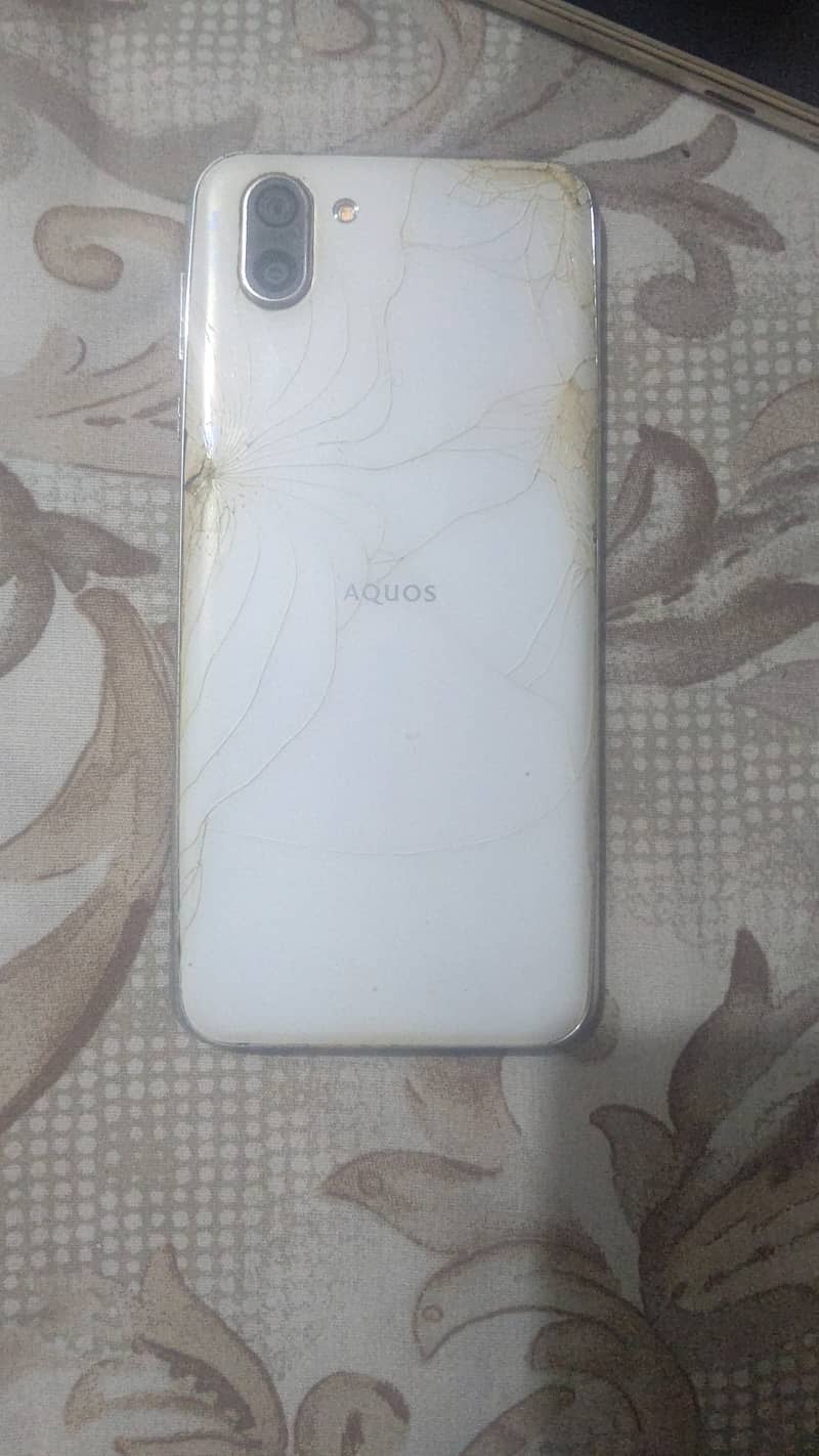 Sharp Aquos r2 pta approved back crack 4