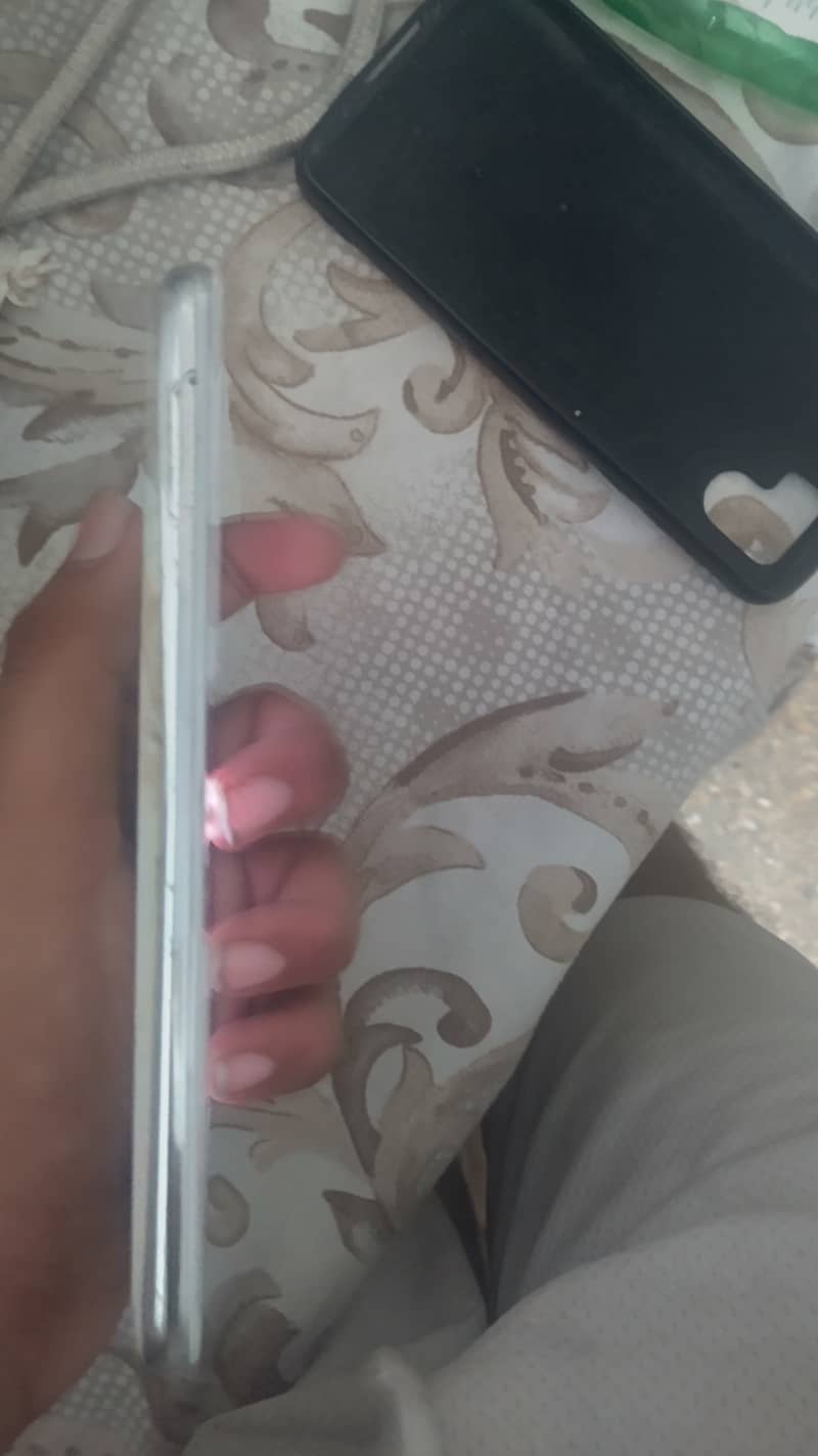 Sharp Aquos r2 pta approved back crack 5