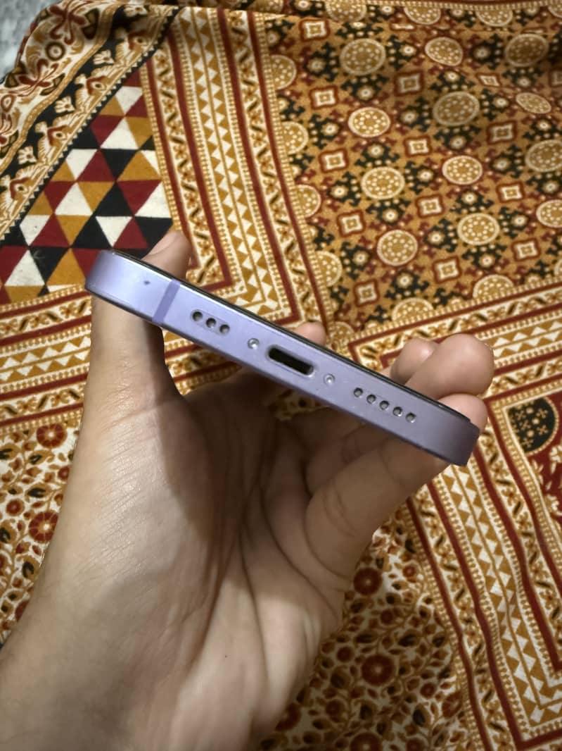 Iphone 12 jv 64 gb 9.9/10 86bh almost 3 week sim time remaining 2