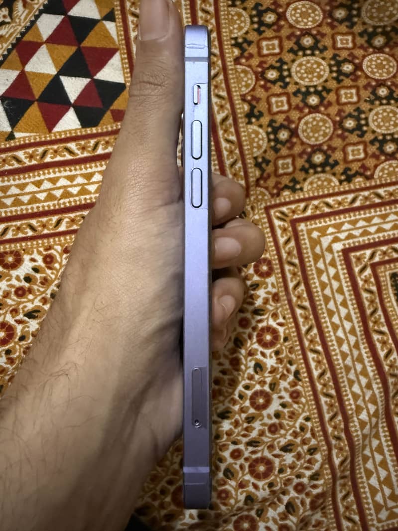 Iphone 12 jv 64 gb 9.9/10 86bh almost 3 week sim time remaining 4