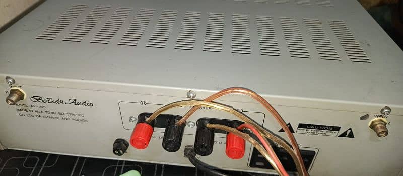 BOBIDU. . . . . . power amplifier. . 150 watts. 8 ohms 5