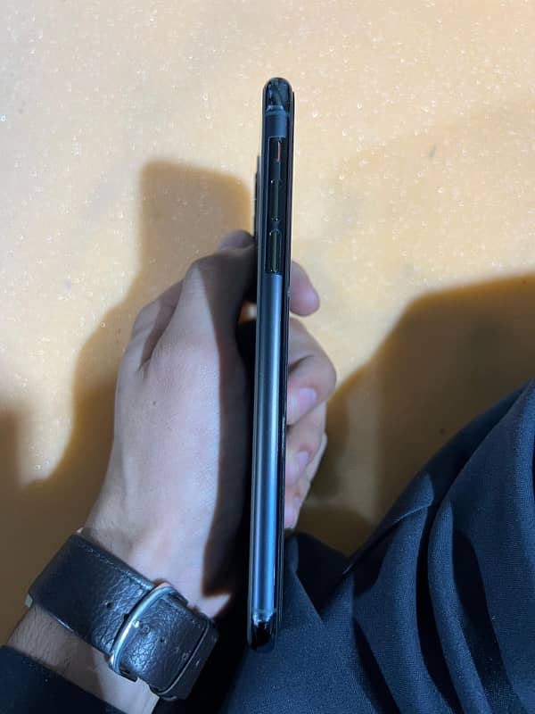 I phone 11 pro maxx 256   (dual pta approved) 8
