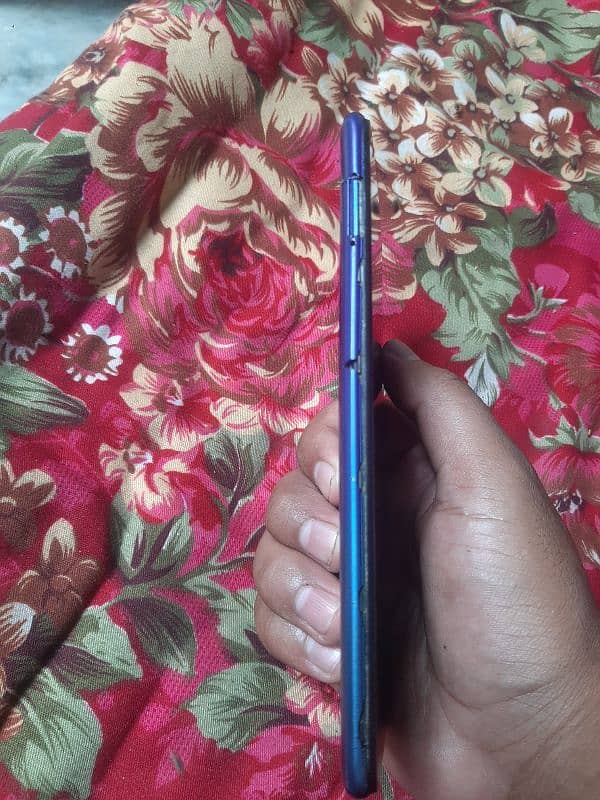 Techno Spark 4 (3/32gb) 11000 6
