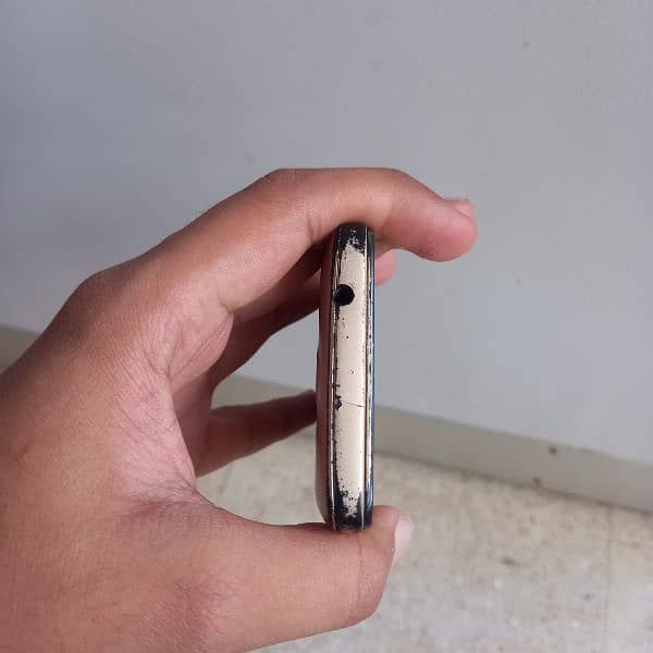 Q Mobile LT 100 4