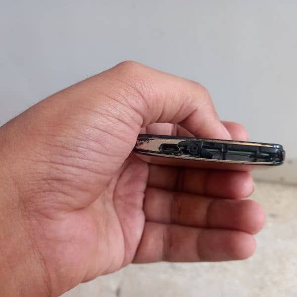 Q Mobile LT 100 5