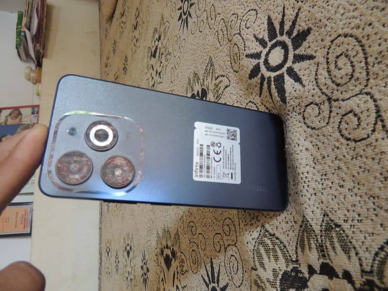 mobile box and original charger 0
