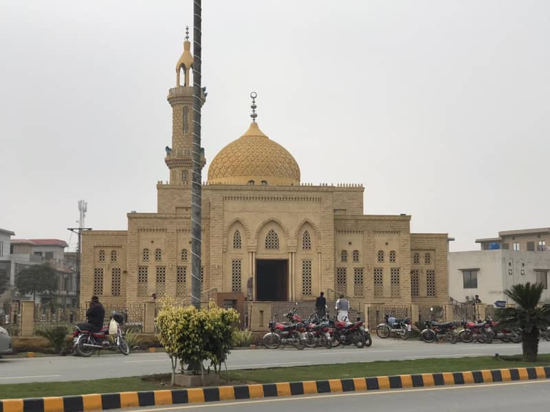 Best Option 5 Marla Plot 600 Series Next To Park For Sale In Platinum Block Next To 80 Feet Road Park View City Lahore 1