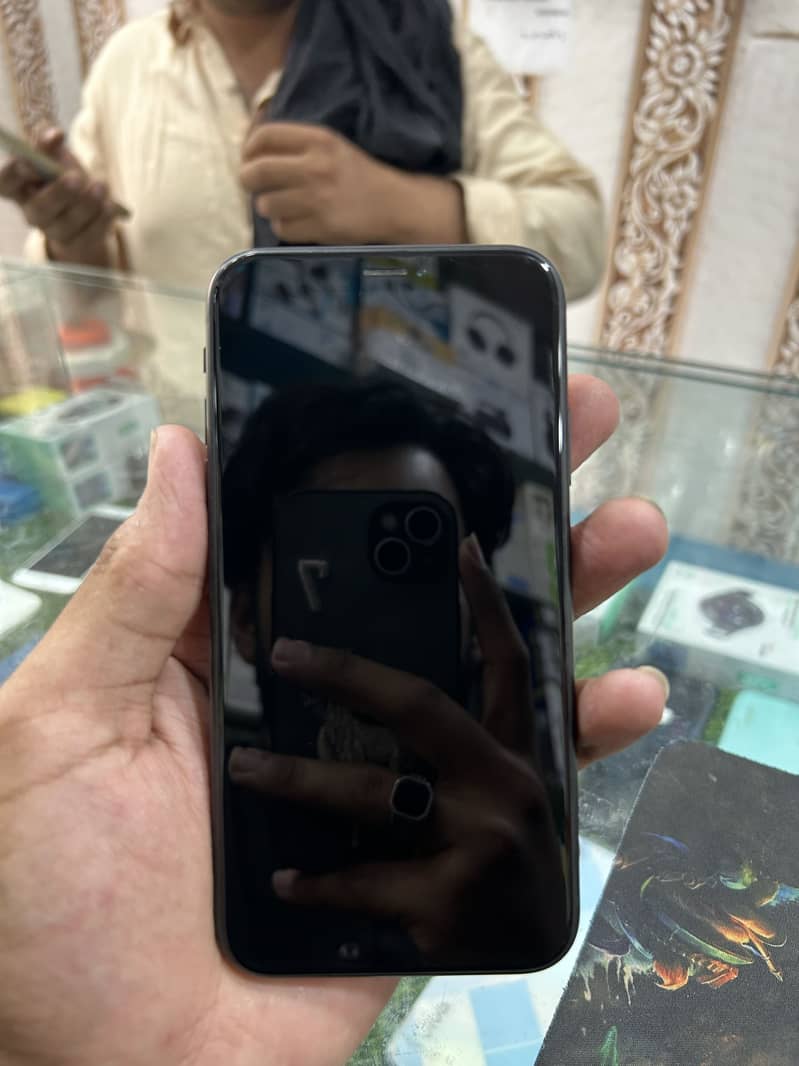 iPhone Xr non pta a 64GB battery health 85% water pack 1