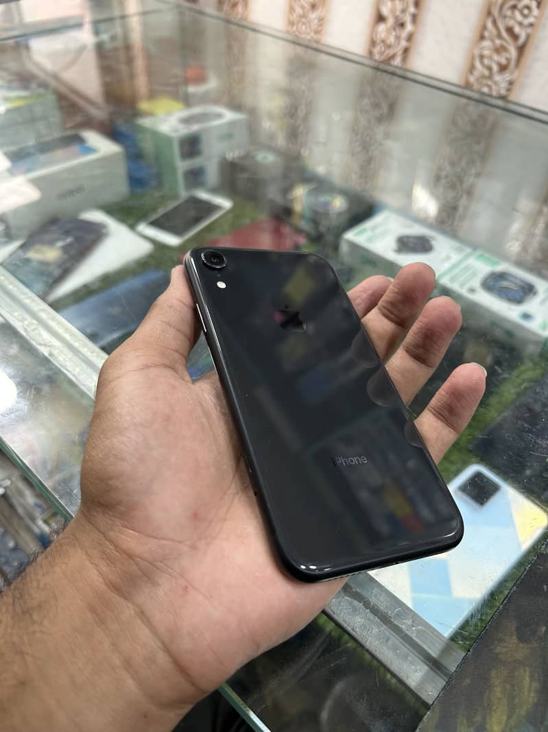 iPhone Xr non pta a 64GB battery health 85% water pack 2