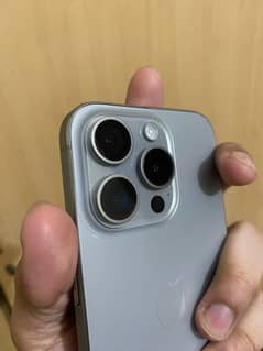 iPhone 15 pro natural titanium 10/10 90 health factory unlock 256gb
