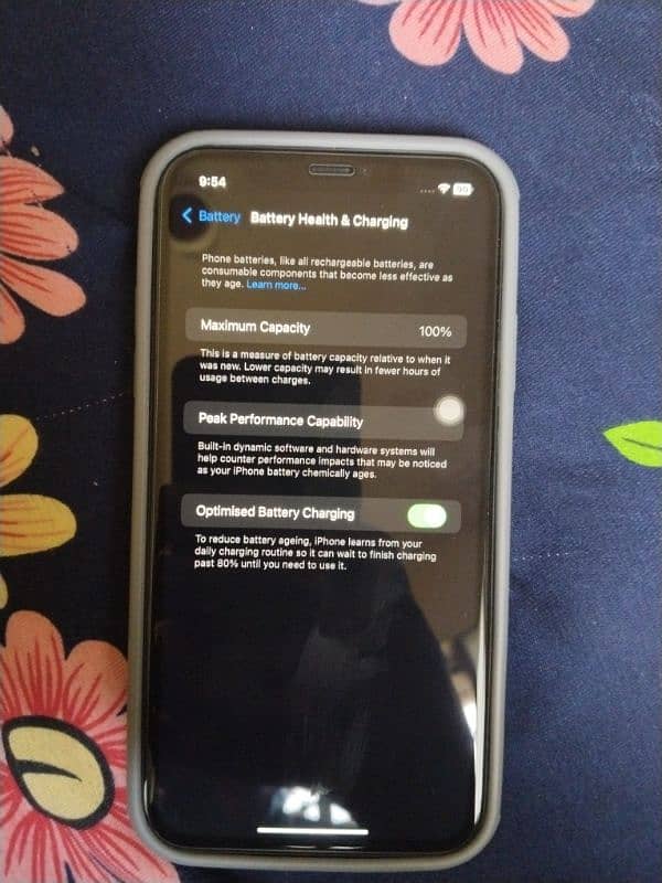I phone 11 Battery health 100 Scratchless 0