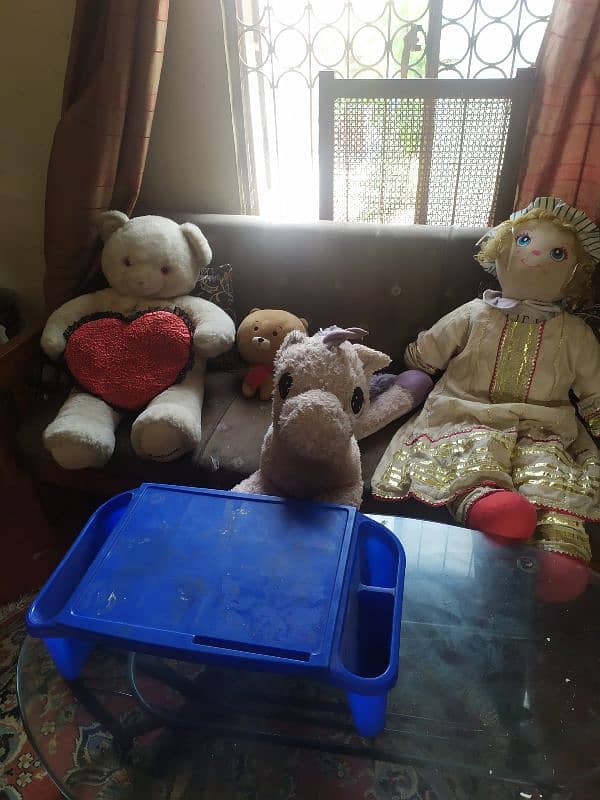 stuff toys and one study table 0