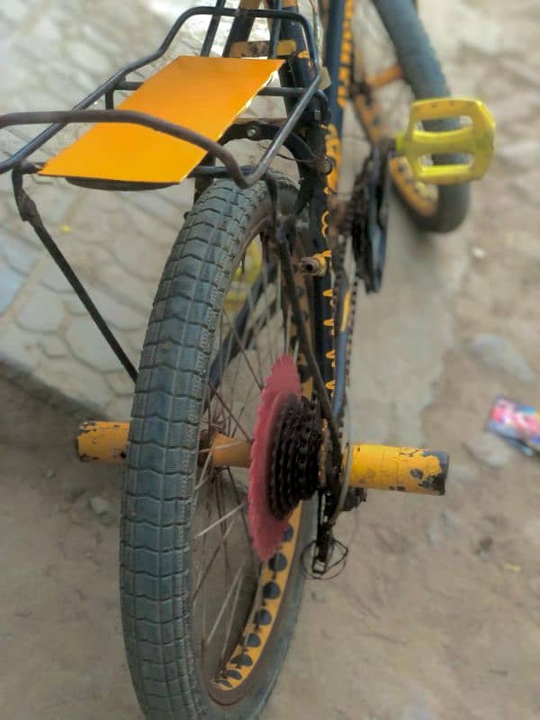 Wheeler Bicycle All Ok and 10/8 Condition ok but geer me thoda issue 2
