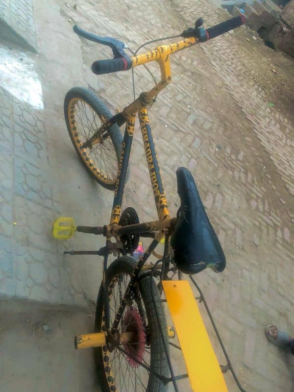 Wheeler Bicycle All Ok and 10/8 Condition ok but geer me thoda issue 8