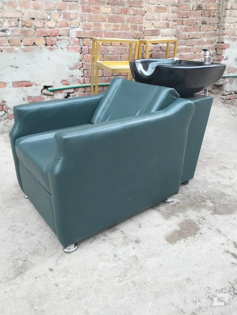 Salon chair / saloon chair/ shampoo unit/ pedicure Spa /bed Trolley 9