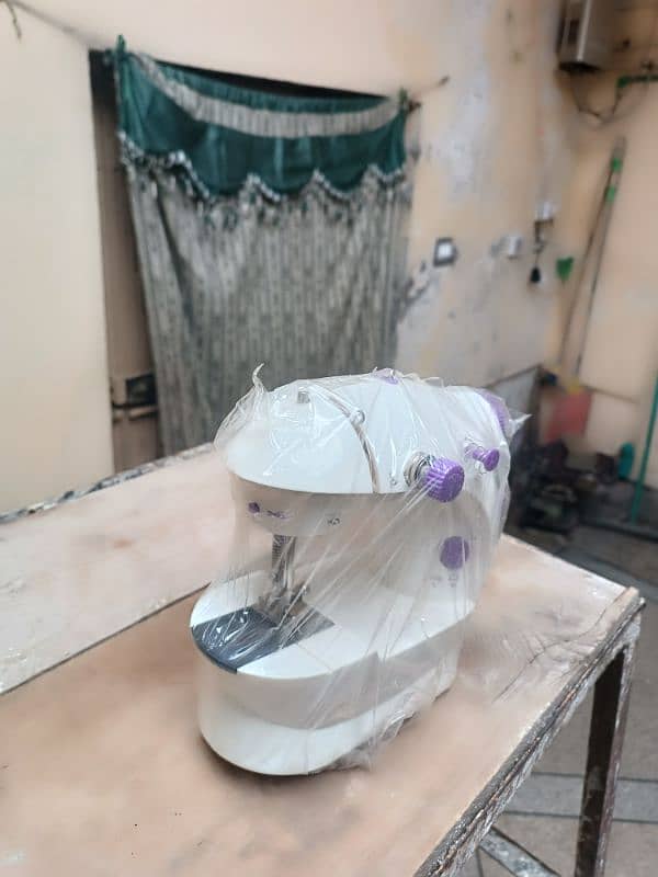 mini sewing machine 0