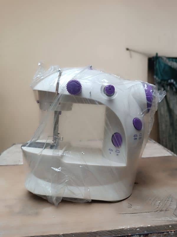 mini sewing machine 2