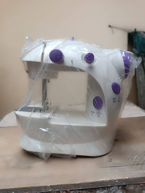 mini sewing machine 3
