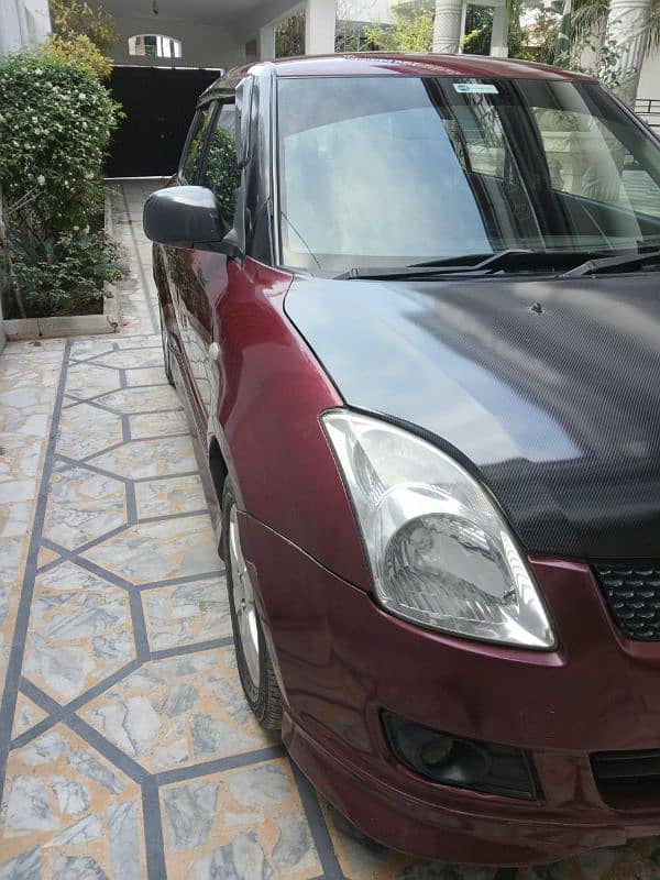 Suzuki Swift Dlx 2013 1