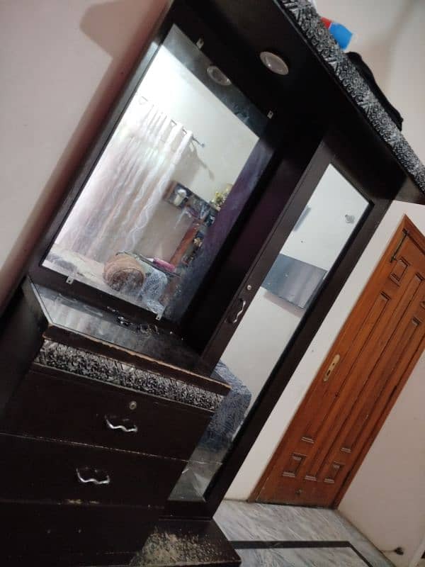 Double Mirror Dressing Table 1