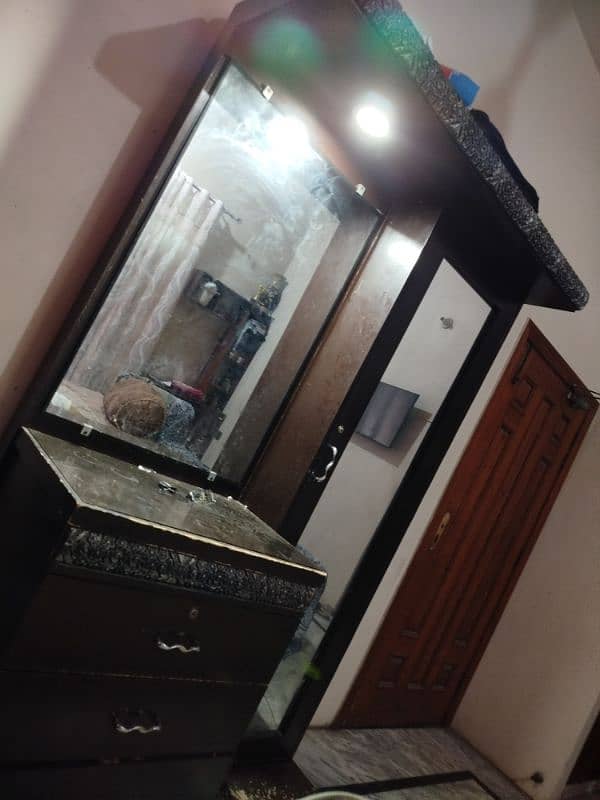 Double Mirror Dressing Table 2