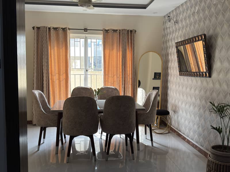 Dining table new 6 seater 0