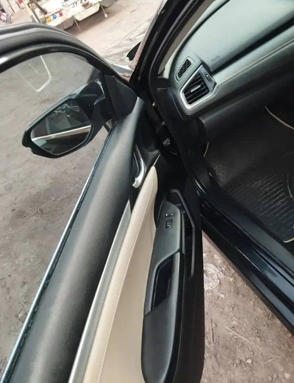 Honda Civic Oriel 2018 4