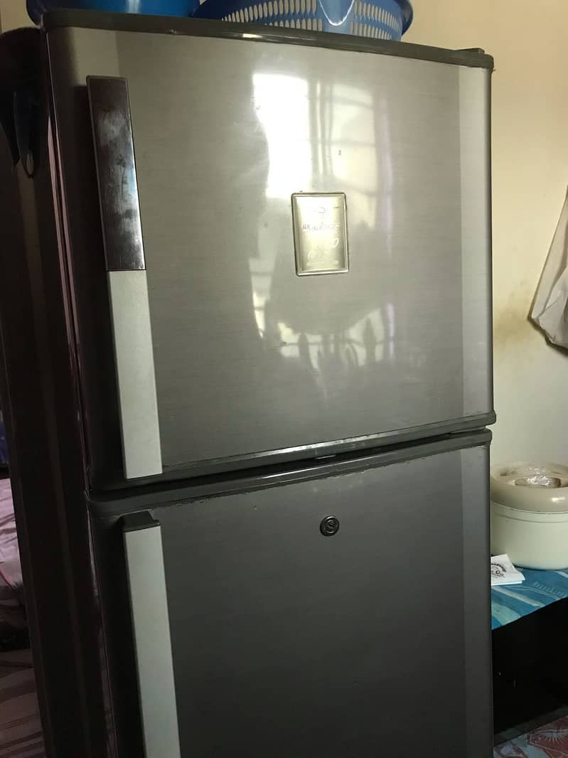 USED FRIDGE IN WORKING AND GOOD CONDITION 5