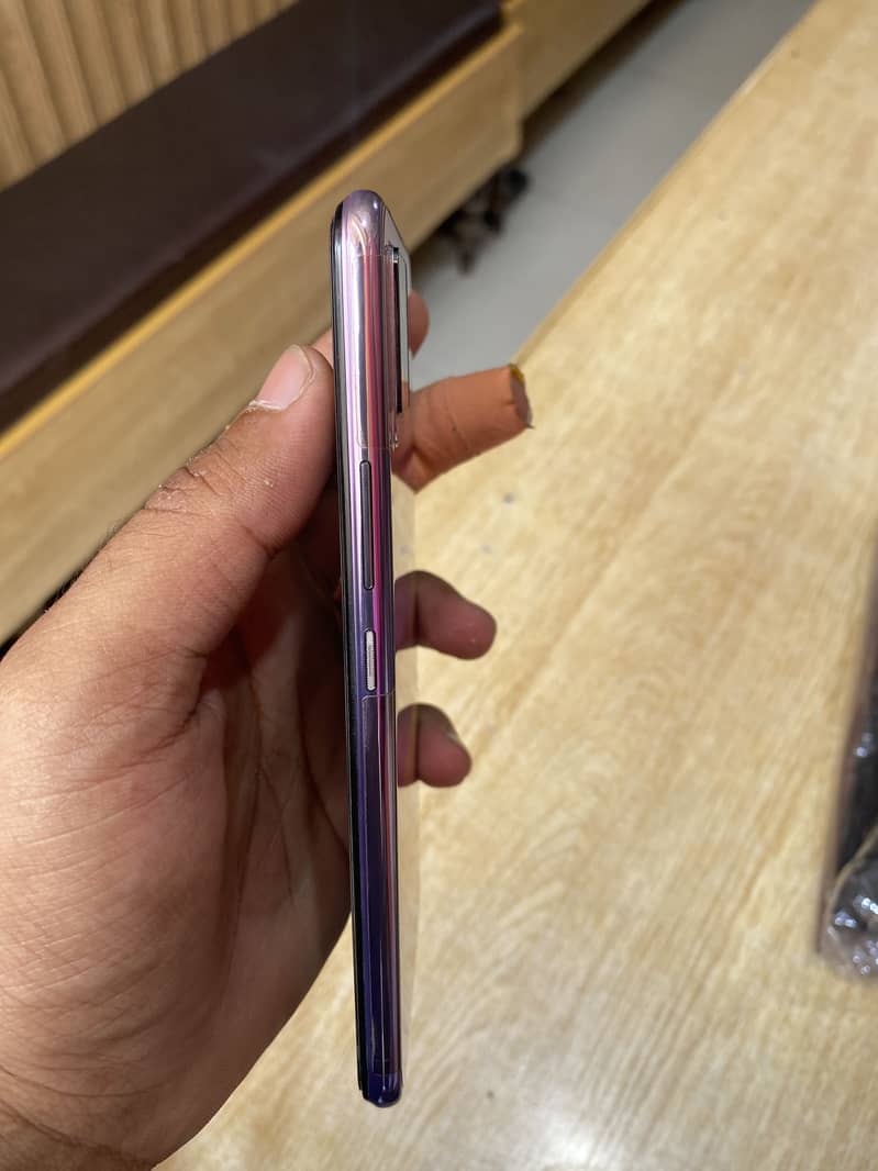 Al ok mobile sab koch original hain box bi sat hain 8/128 1