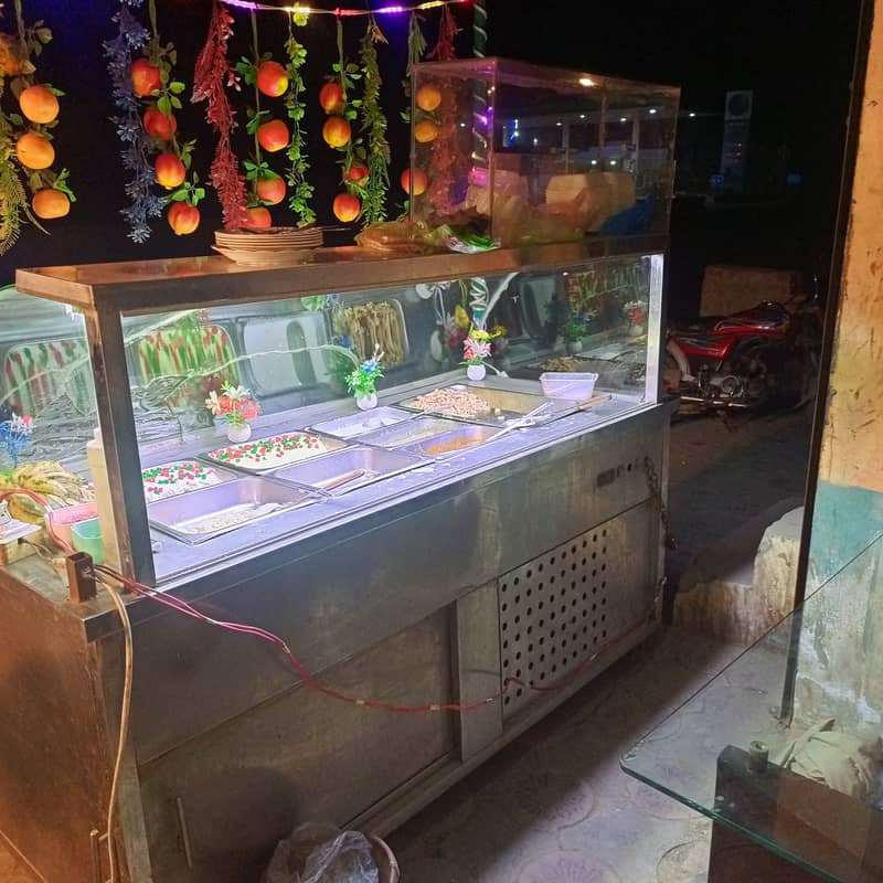 Salad bar counter with chiller system working 4
