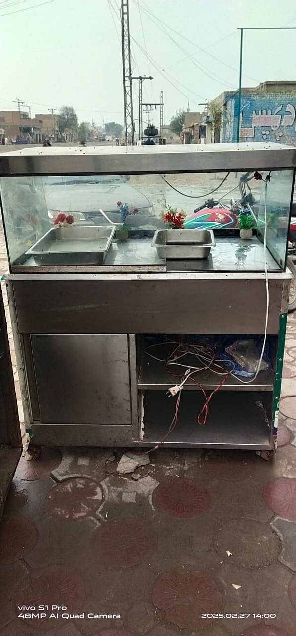 Salad bar counter with chiller system working 8