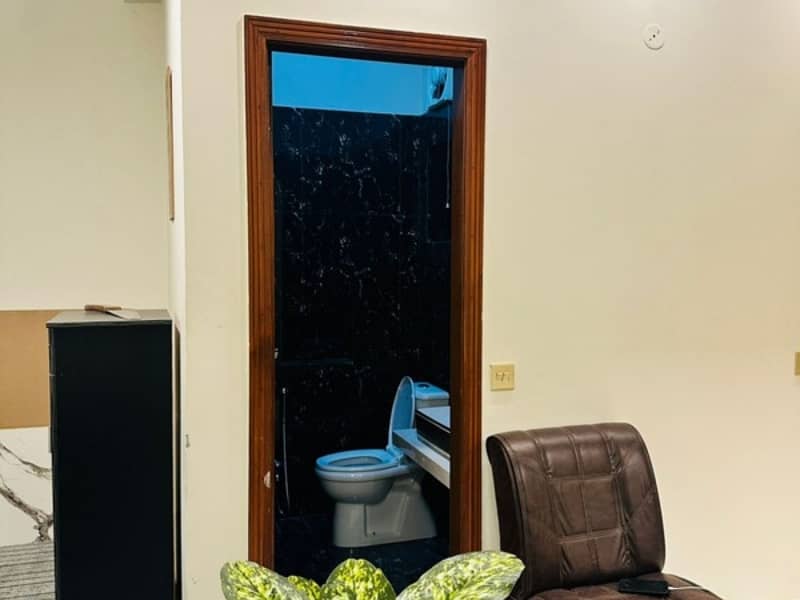 Furnished Office For A Team Of 20 To 25 People Near Hussain Chowk / M M Alam 1