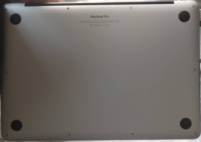 Macbook Pro 2015 i5 in 9/10 condition 8