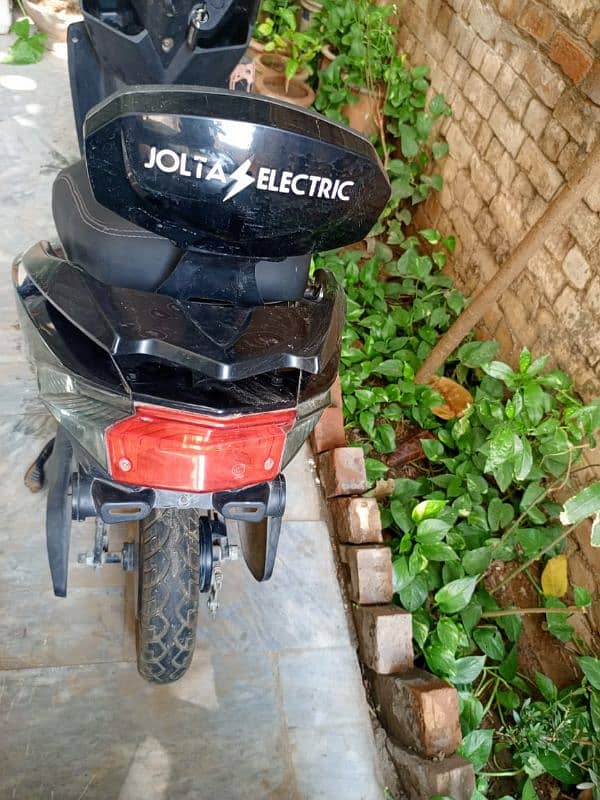 Urgent sale jolta Electric scooty 1