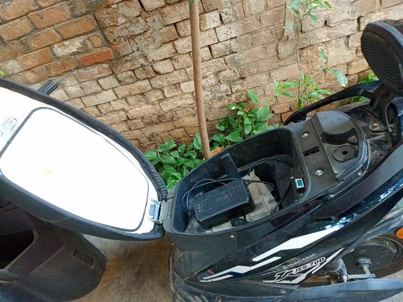 Urgent sale jolta Electric scooty 4